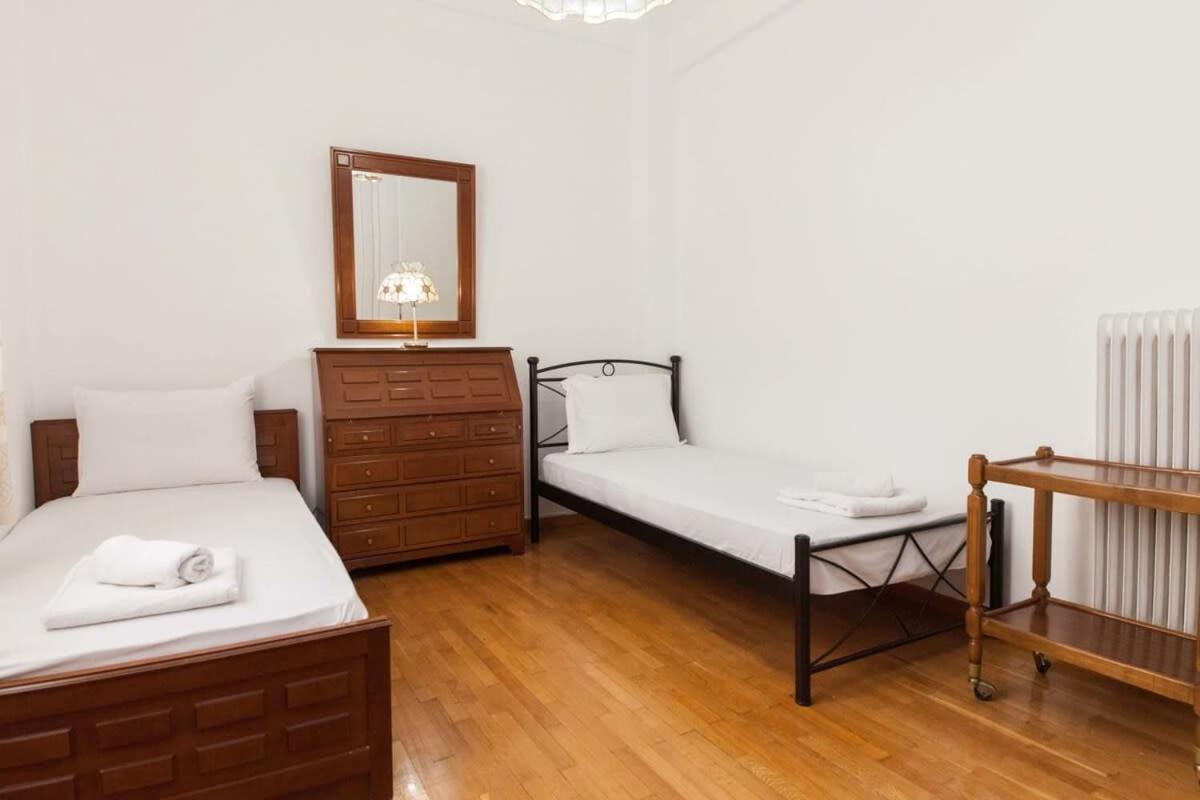 Charming Vintage 2Br Apartment With Balcony In Koukaki Athens Luaran gambar