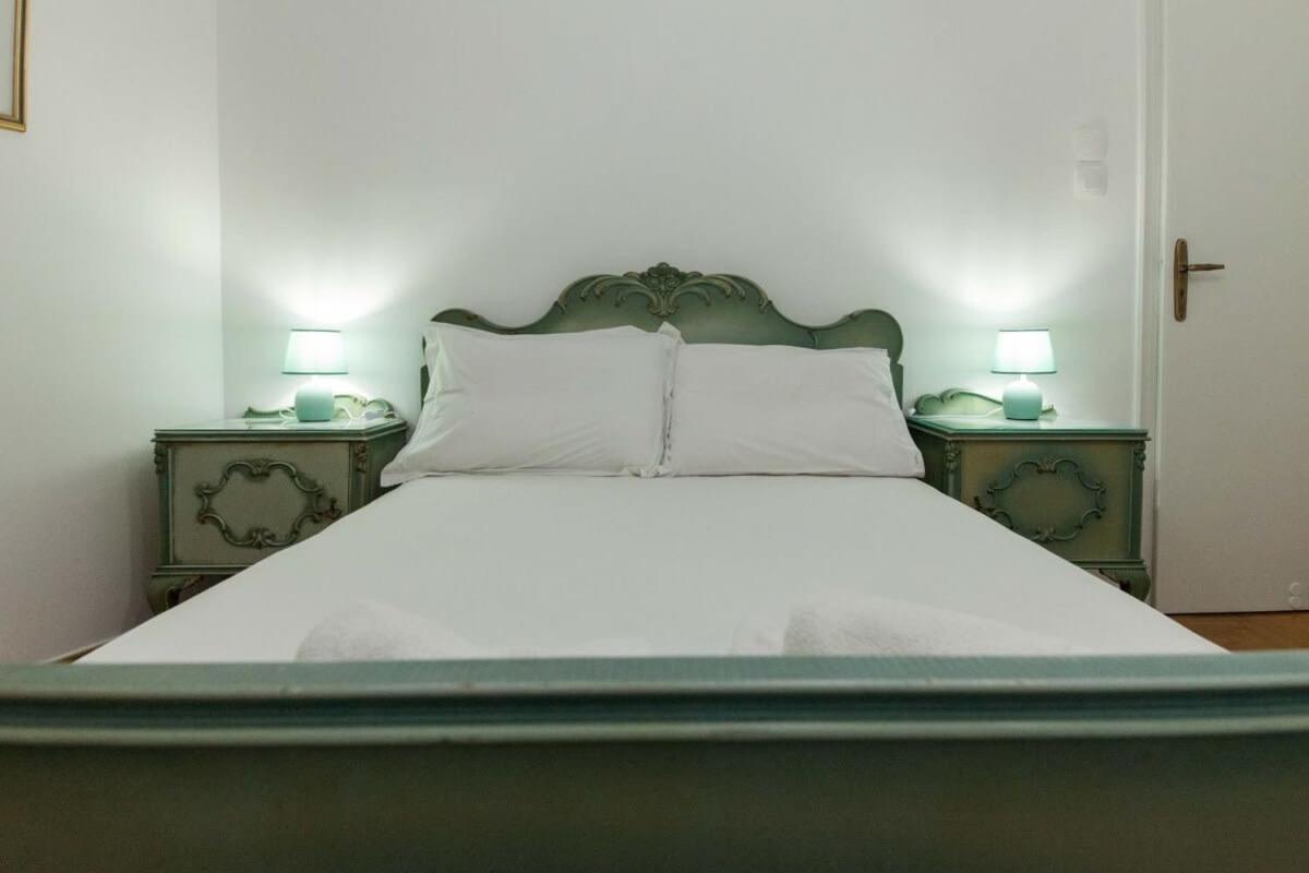 Charming Vintage 2Br Apartment With Balcony In Koukaki Athens Luaran gambar
