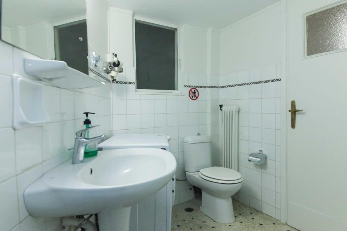 Charming Vintage 2Br Apartment With Balcony In Koukaki Athens Luaran gambar