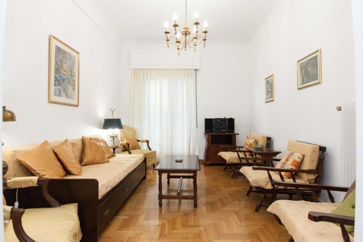 Charming Vintage 2Br Apartment With Balcony In Koukaki Athens Luaran gambar